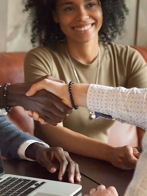 Quatro dicas para encantar e fidelizar o cliente no primeiro contato